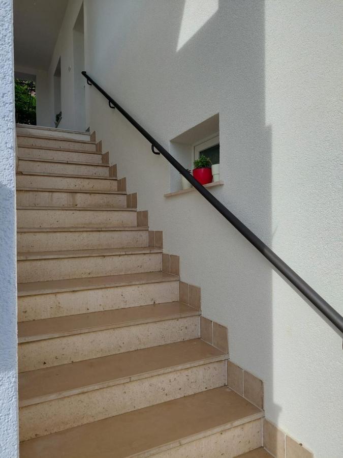 M&M'S- Lovely Apartments Baska Voda Luaran gambar